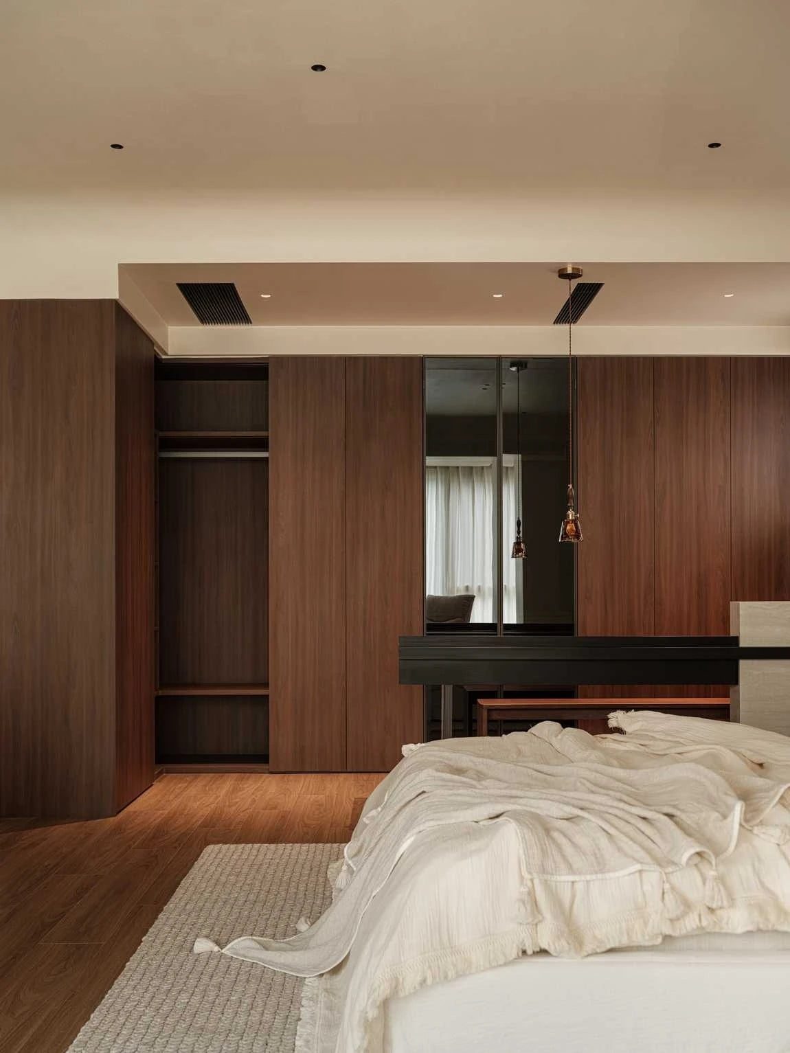 Customizable Simple Modern Solid
