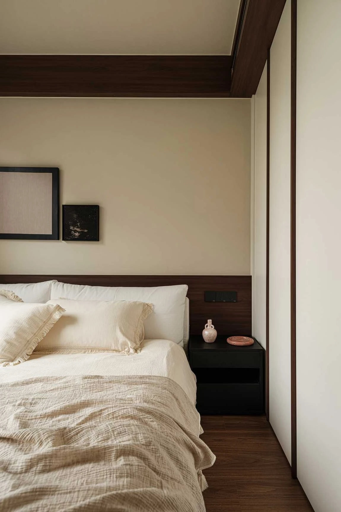 Customizable Simple Modern Solid