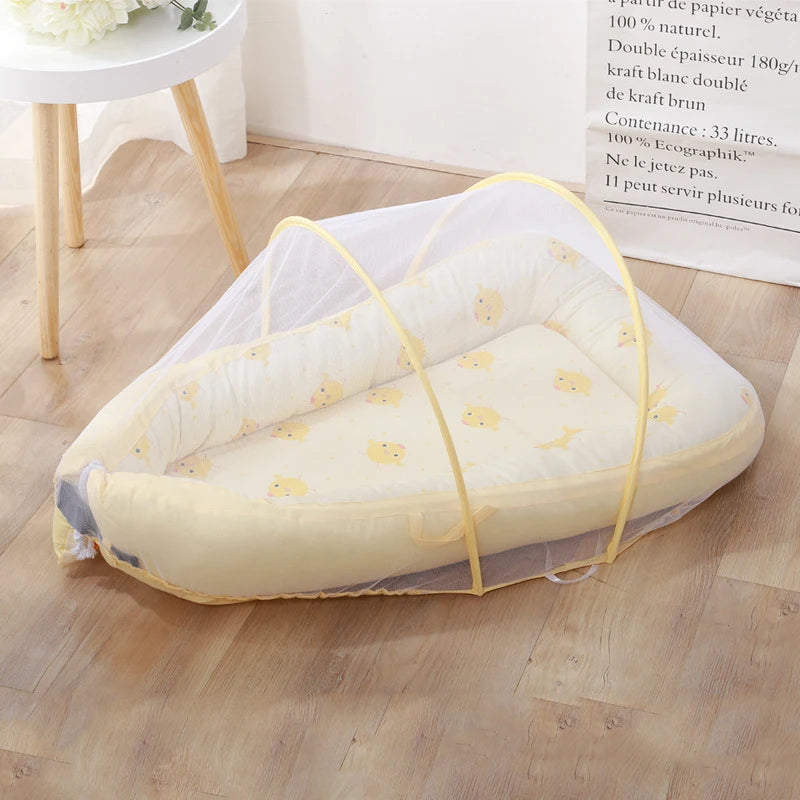 Brightbebe Comfortable and Breathable Baby Lounger Portable Baby Nest with Mosquito Net for Sleep and Bedding