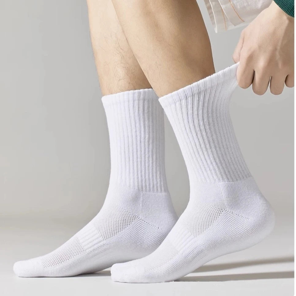 20 Pairs Pure Cotton Men's High Socks Classic Black White Breathable Sweat-Absorbent Warm Elastic Sports Socks