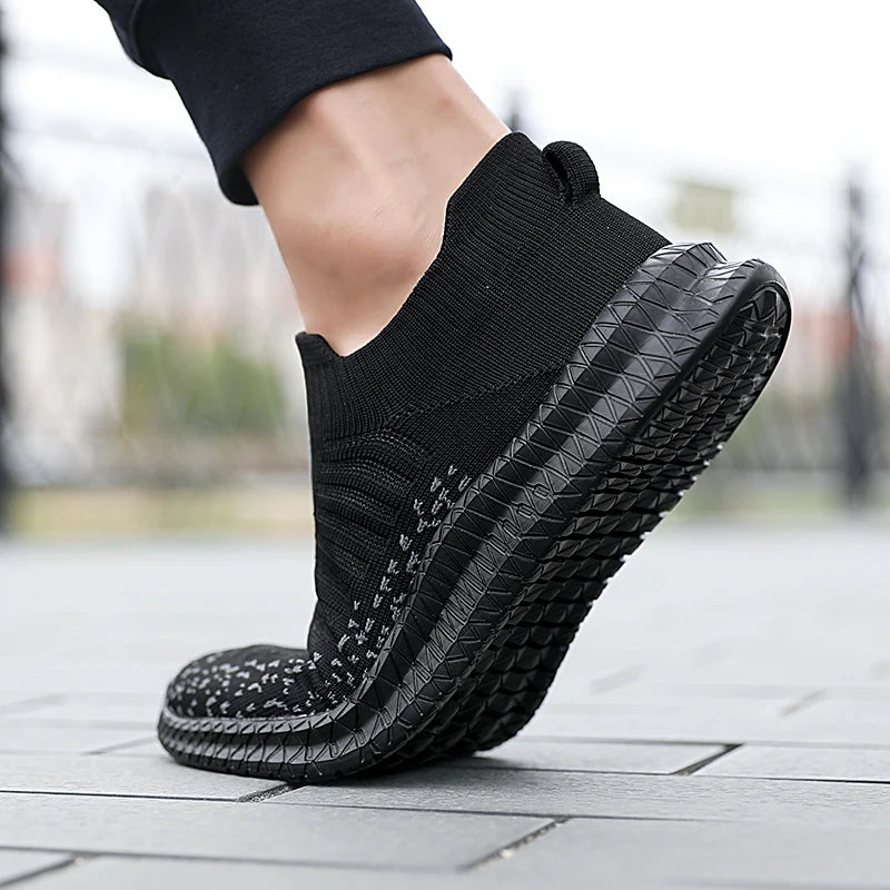 Breathable Men's Casual Shoes Lightweight Outdoor Male Walking Shoes Anti-slip Men's Sneakers Slip-on Flats Vulcanized Shoes 2023