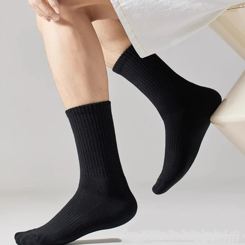 20 Pairs Pure Cotton Men's High Socks Classic Black White Breathable Sweat-Absorbent Warm Elastic Sports Socks