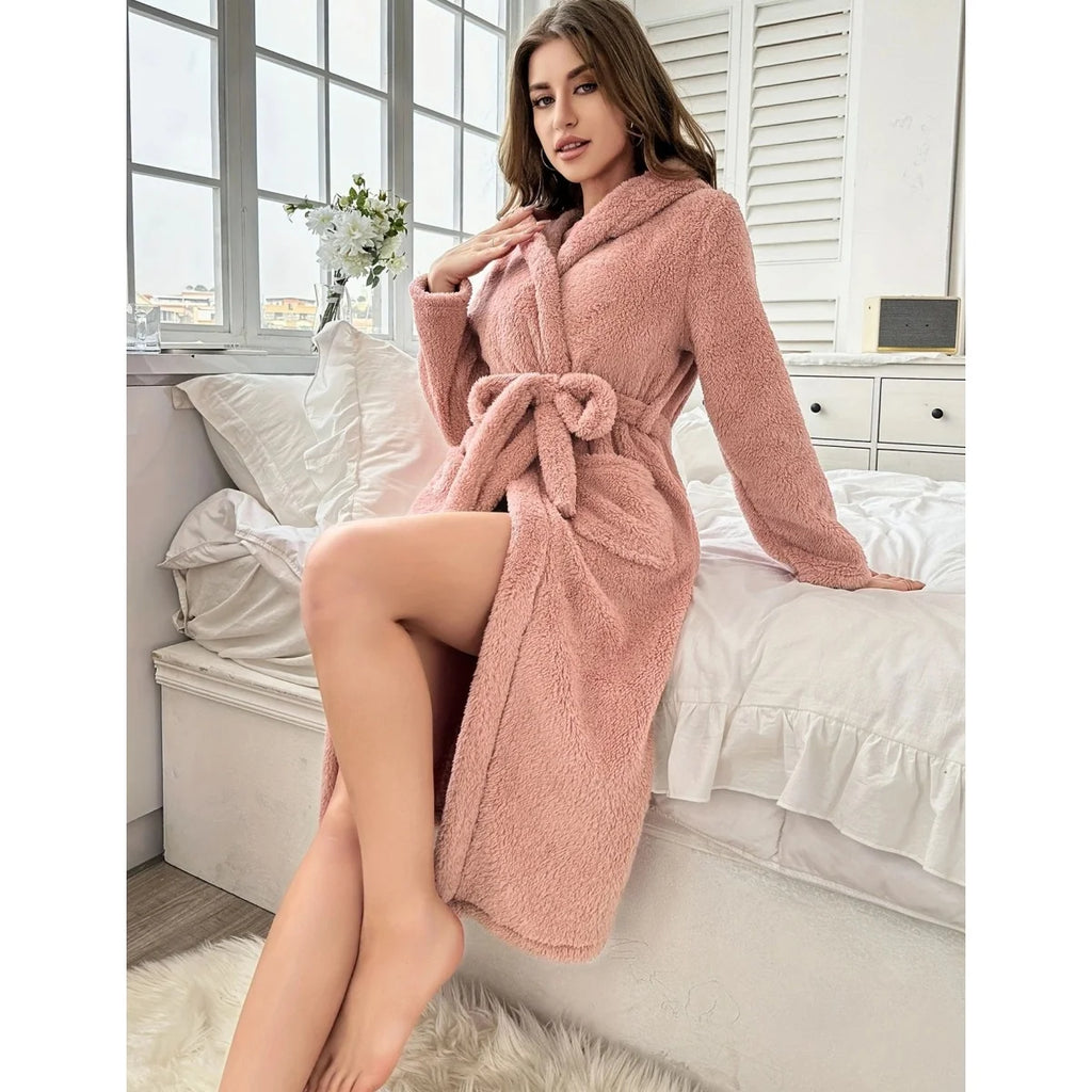 Solid colored polyester fiber