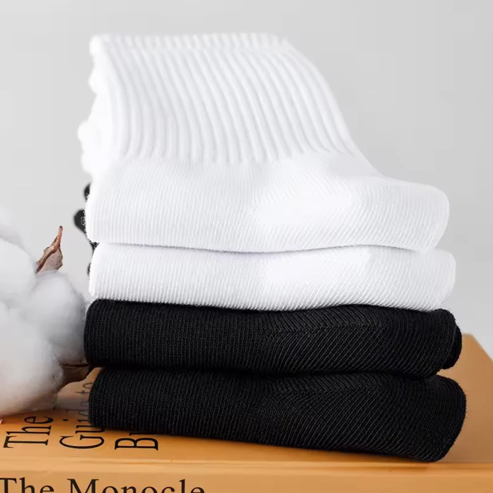 20 Pairs Pure Cotton Men's High Socks Classic Black White Breathable Sweat-Absorbent Warm Elastic Sports Socks