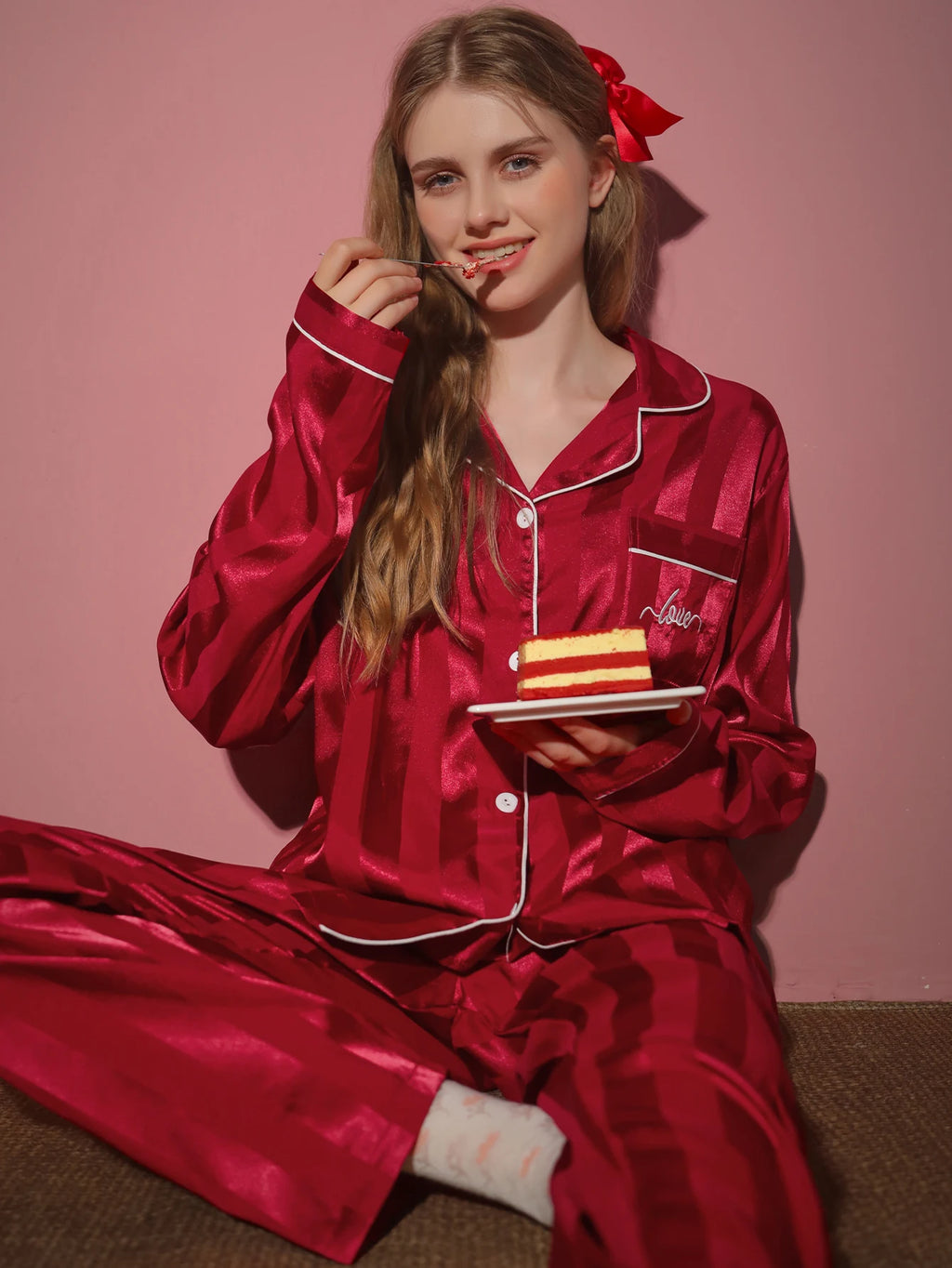 2-Piece Women's Long Sleeved Pajama Set with Embroidered Cardigan