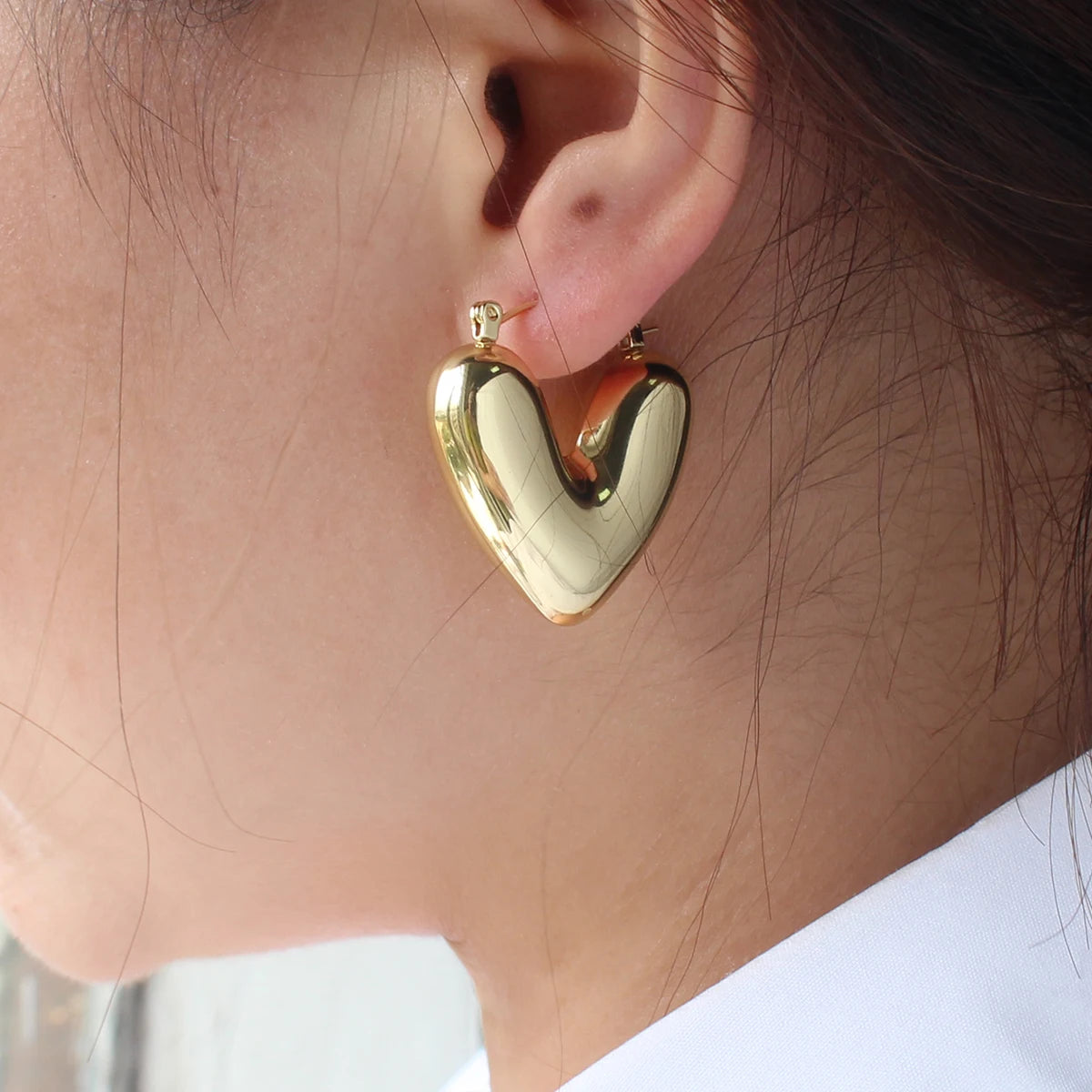 Minimalist Hollow Peach Heart Earrings Fashion Jewelry 2025