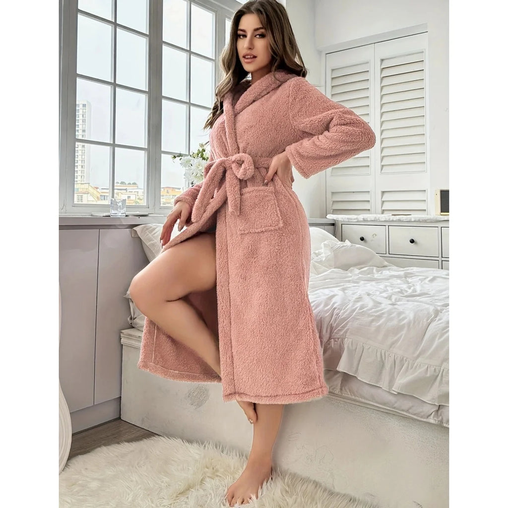 Solid colored polyester fiber