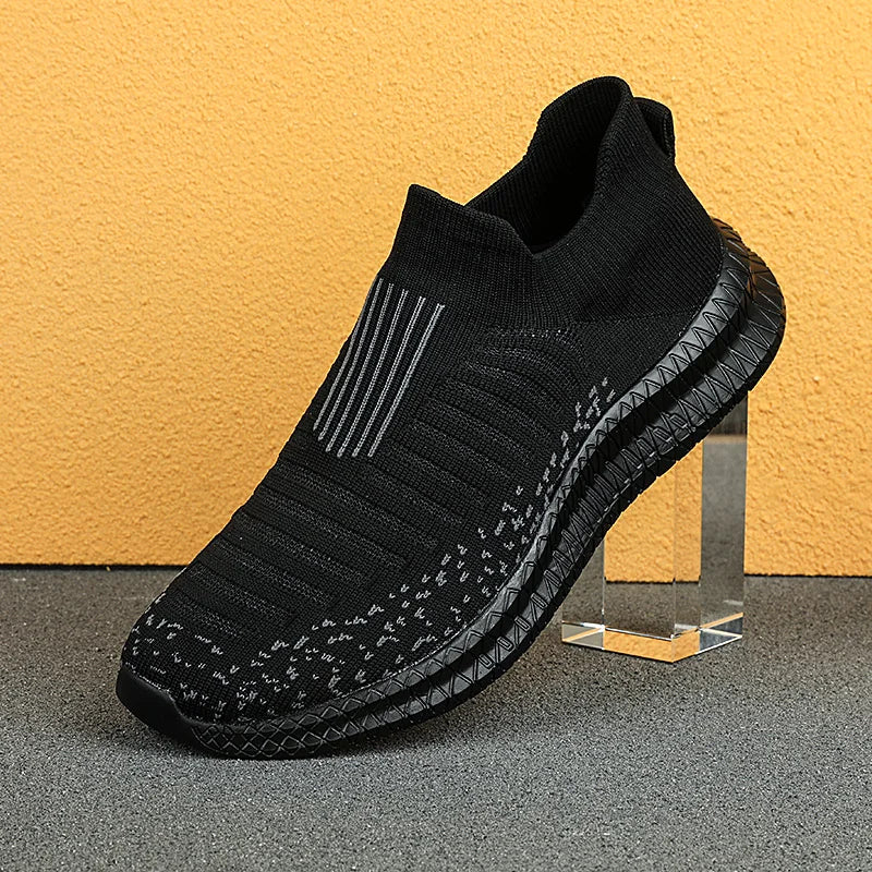 Breathable Men's Casual Shoes Lightweight Outdoor Male Walking Shoes Anti-slip Men's Sneakers Slip-on Flats Vulcanized Shoes 2023