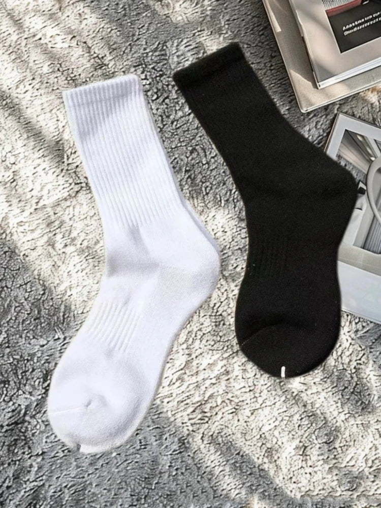 20 Pairs Pure Cotton Men's High Socks Classic Black White Breathable Sweat-Absorbent Warm Elastic Sports Socks