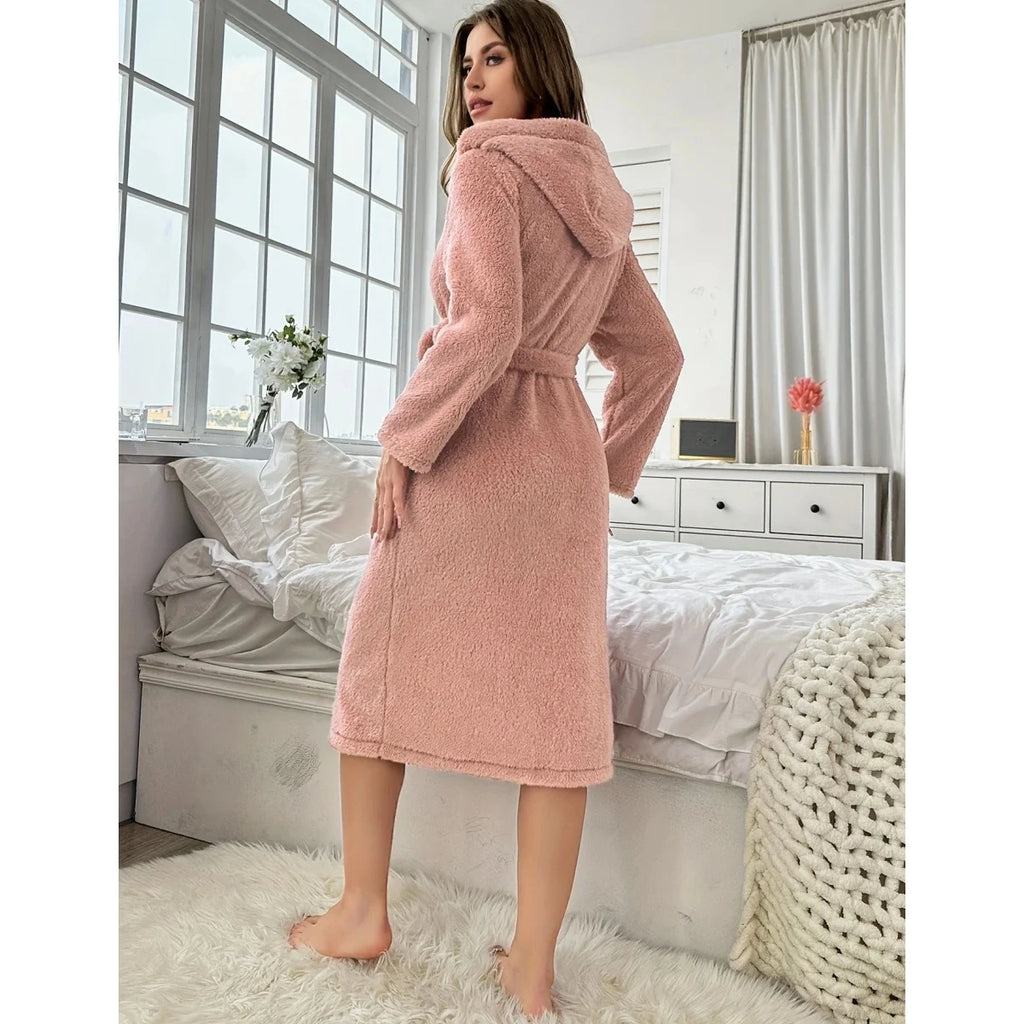 Solid colored polyester fiber