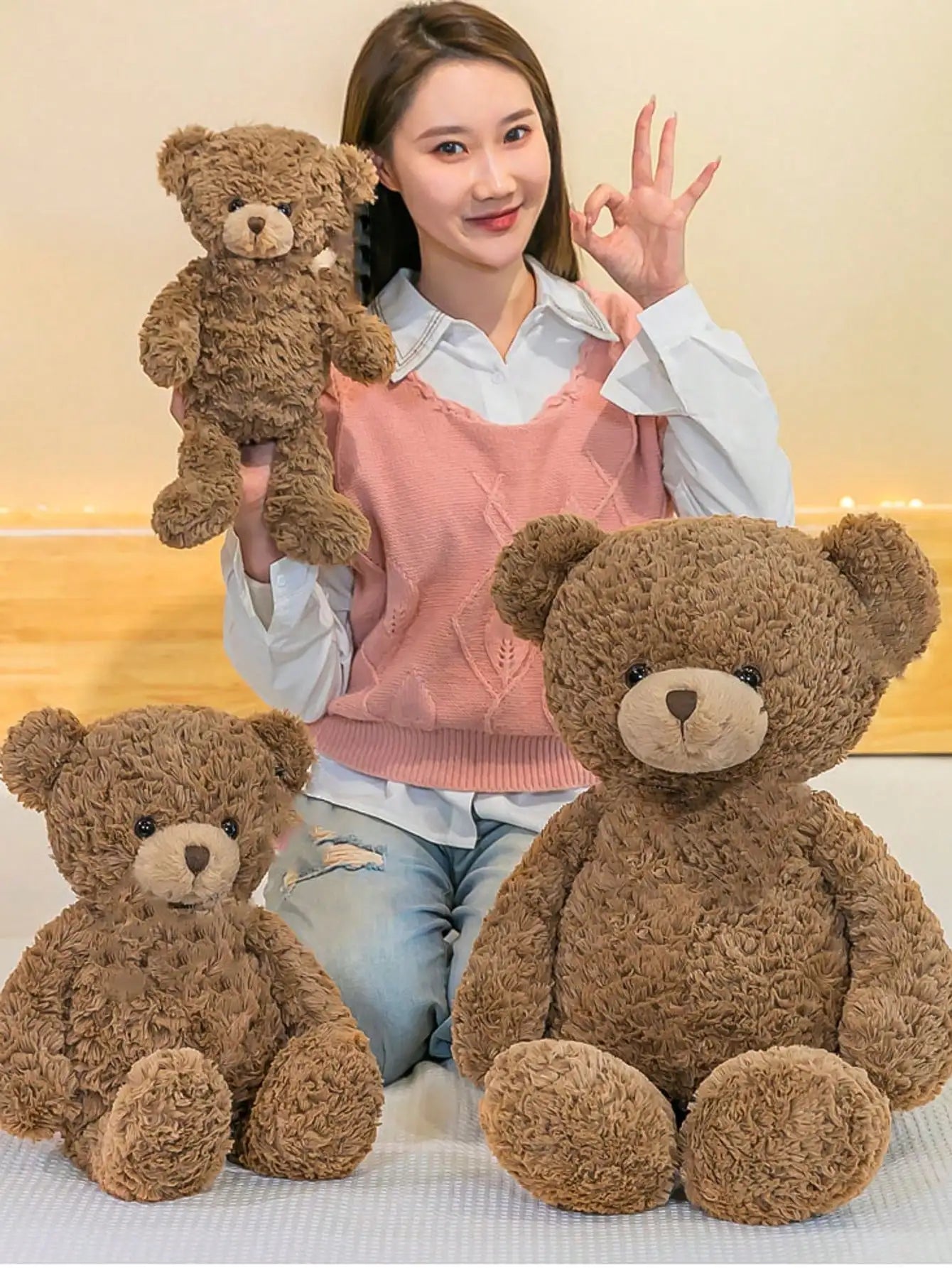Short plush cuddle bear
