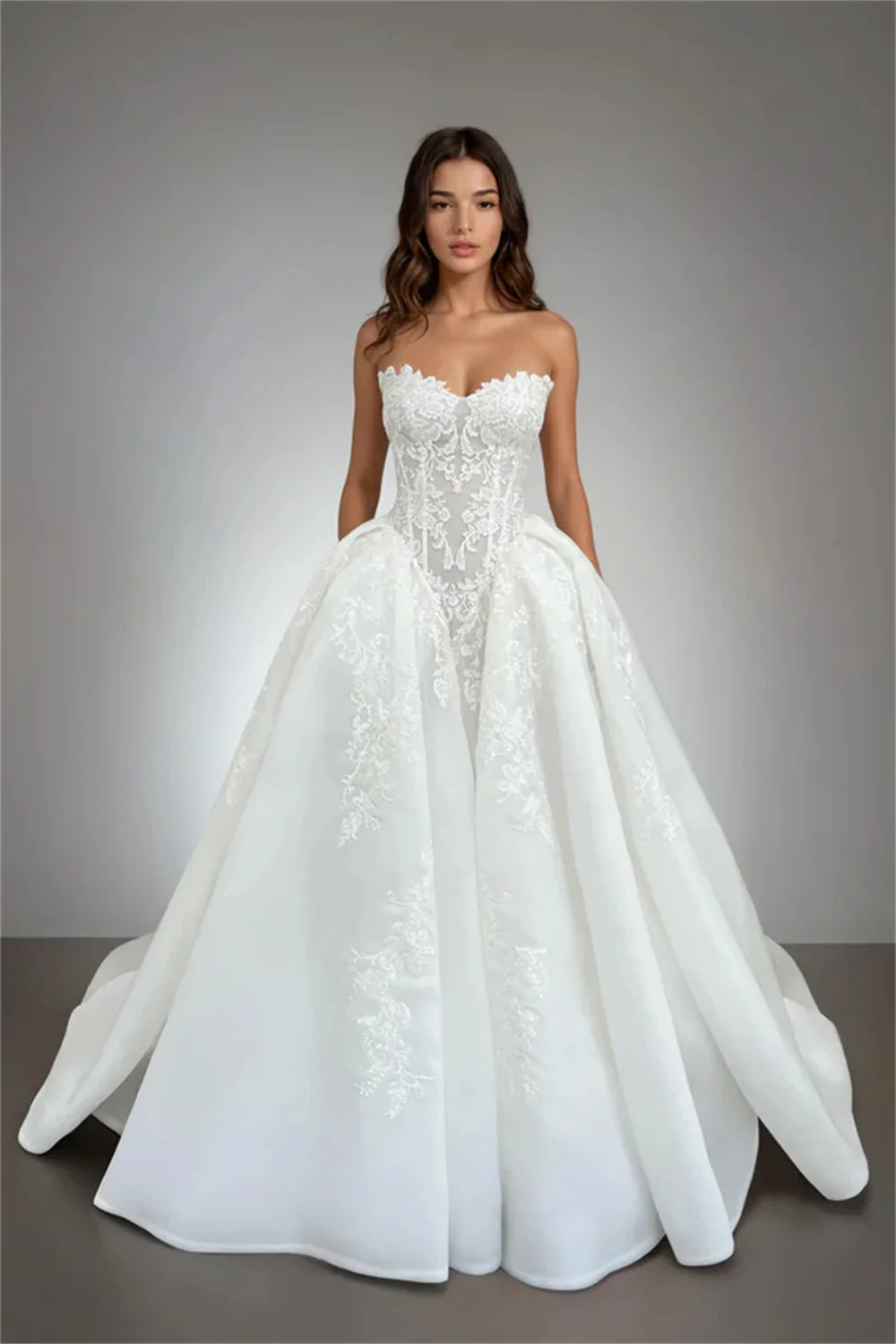 Luxurious Sweetheart Lace Applique