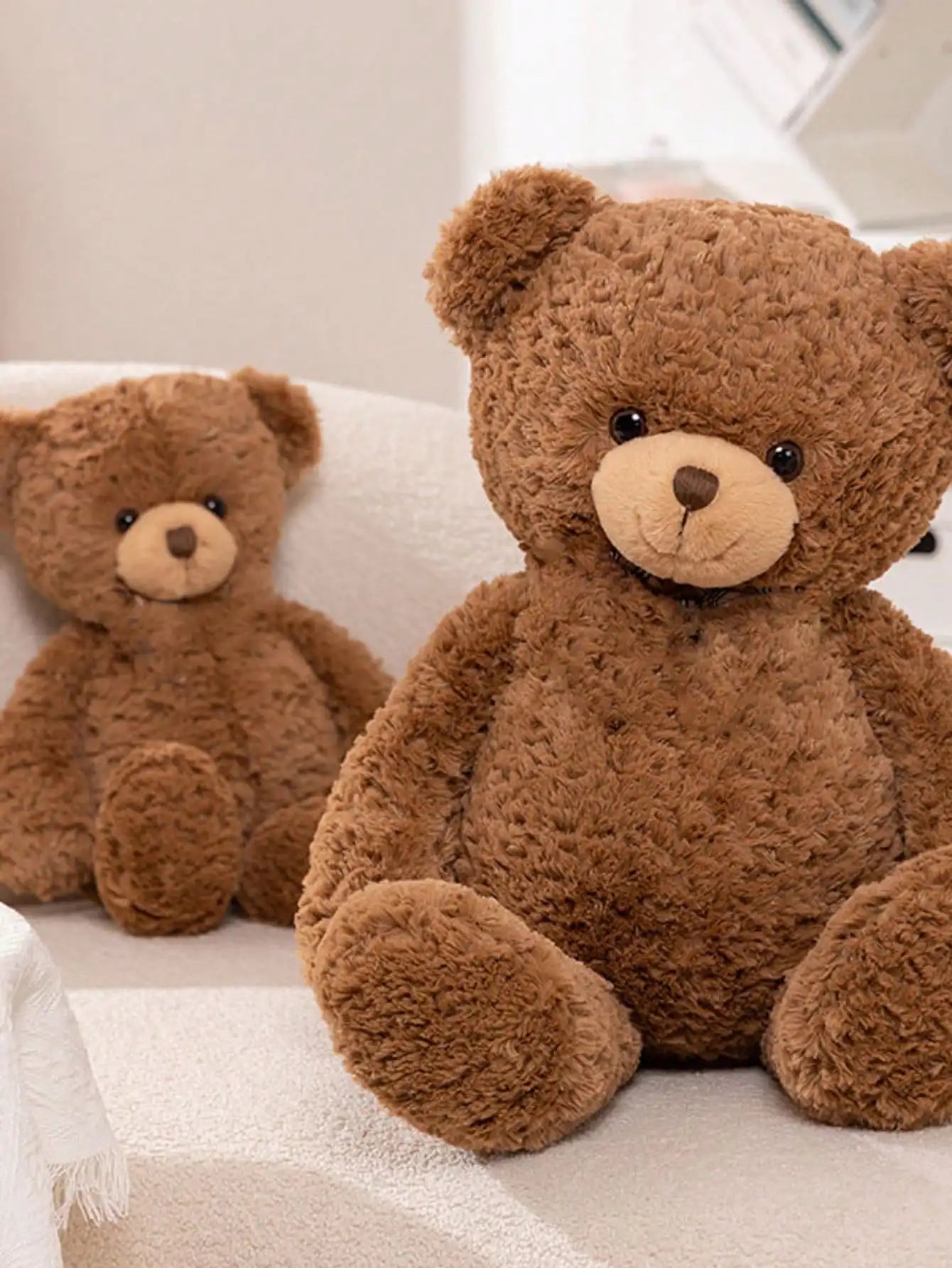 Short plush cuddle bear