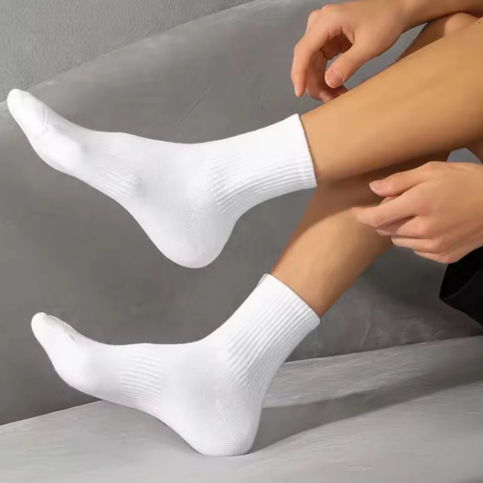 20 Pairs Pure Cotton Men's High Socks Classic Black White Breathable Sweat-Absorbent Warm Elastic Sports Socks