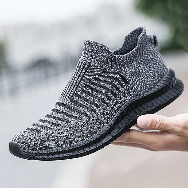 Breathable Men's Casual Shoes Lightweight Outdoor Male Walking Shoes Anti-slip Men's Sneakers Slip-on Flats Vulcanized Shoes 2023