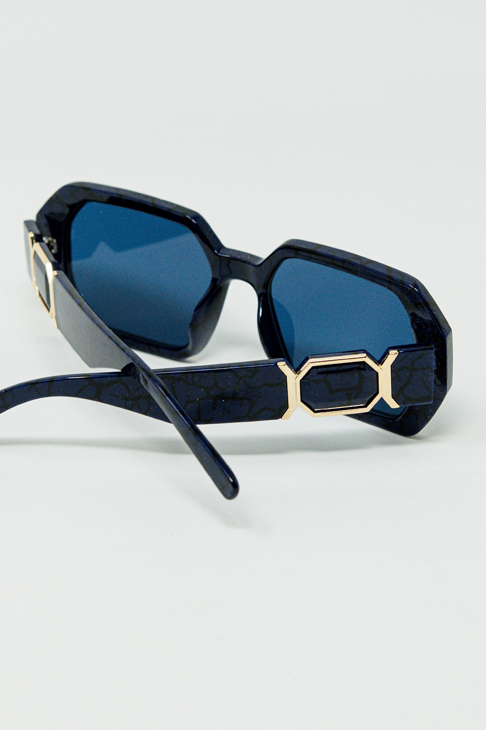 Diamond-Shaped Sunglasses in Black
