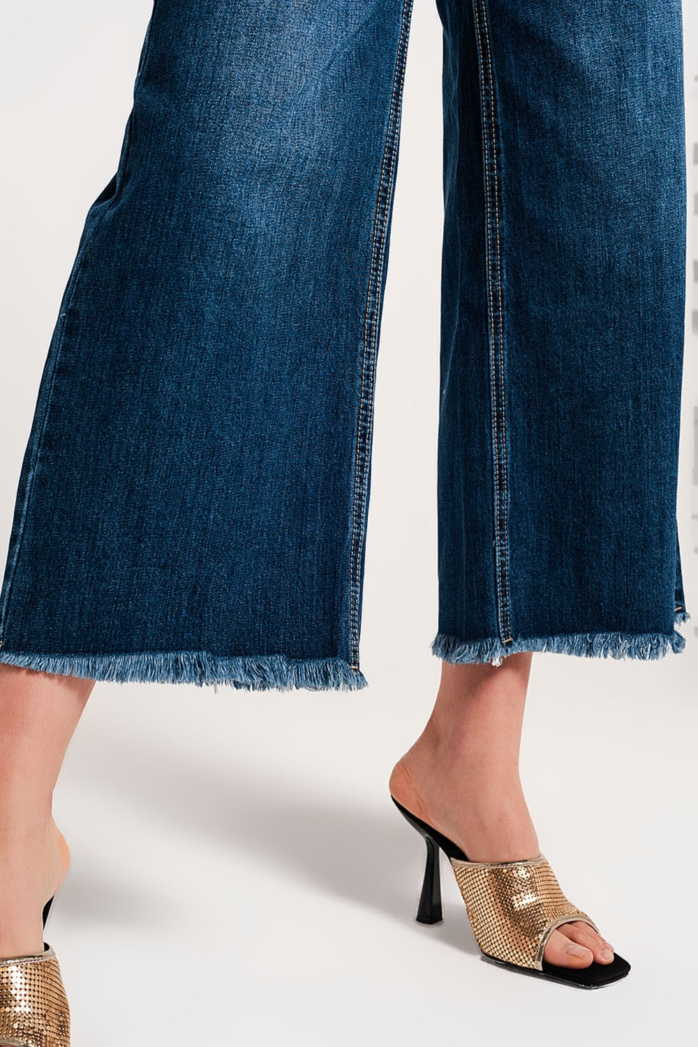 Fray Hem Cropped Jeans